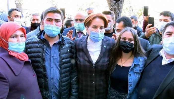 Yüzüklerini Meral Akşener Taktı 