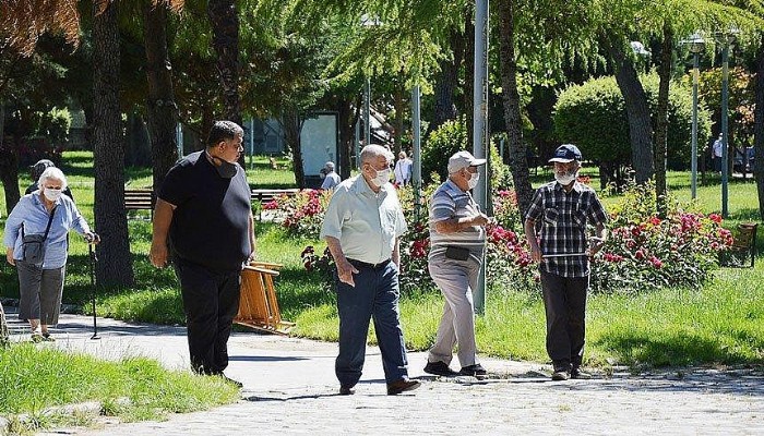 Vatandaşın yoğun olduğu cadde ve sokaklarda sigara yasağı