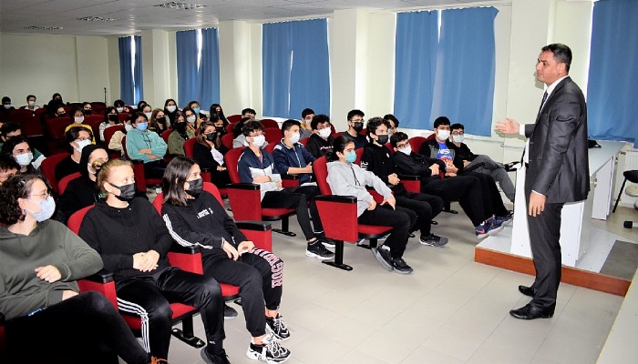 Sigortamın Kolları İsimli Oyun Çanakkale Fen Lisesi Öğrencileri İle Buluştu