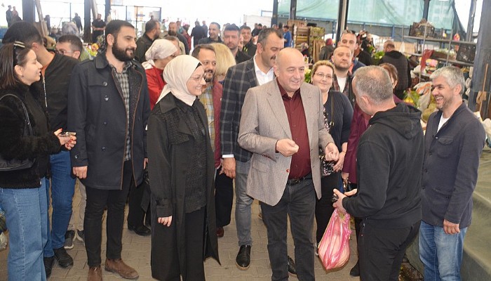 AK Parti Çanakkale Milletvekili Adayı Ayhan Gider, Çanakkale şehir merkezinde vatandaşlar STK temsilcileri ile bir araya geldi…