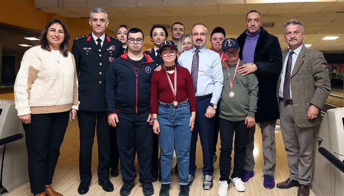 İçişleri Bakan Yardımcısı Bülent Turan, Jandarmanın Melek Yüzleri Bowling şenliğine katıldı.