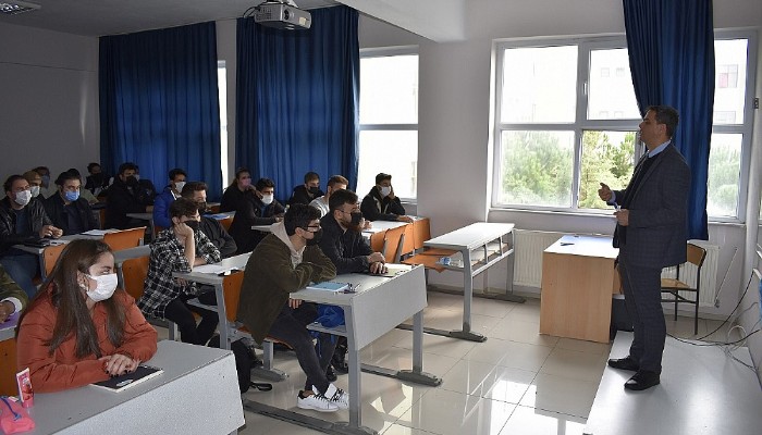 Üniversite Öğrencileri İşkur’un Seminerleriyle Geleceğe Hazırlanıyor