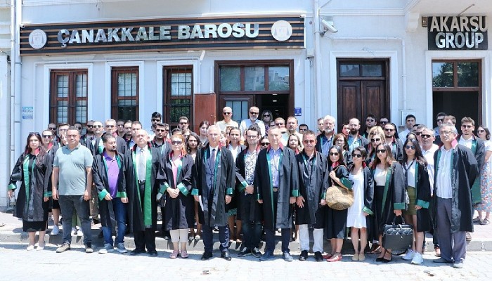 Çanakkale Barosu'ndan Av. Servet Bakırtaş’ın katledilmesi sebebiyle basın açıklaması düzenledi.